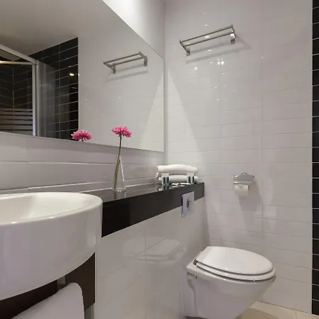 Hotel Olympia Universidades 3*