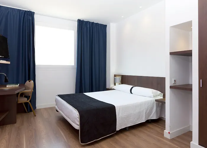 Hotel Olympia Universidades 3*