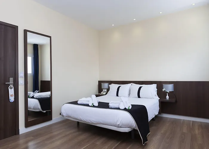 Hotel Olympia Universidades 3*