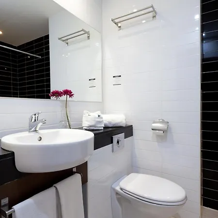 Olympia Universidades Otel