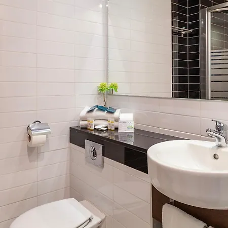 Hotel Olympia Universidades 3*